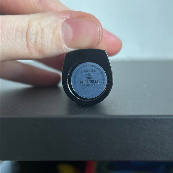 L'Absolu Nu Hydrating Lipstick - Beige Tulle 209 - Picture 5 of 10